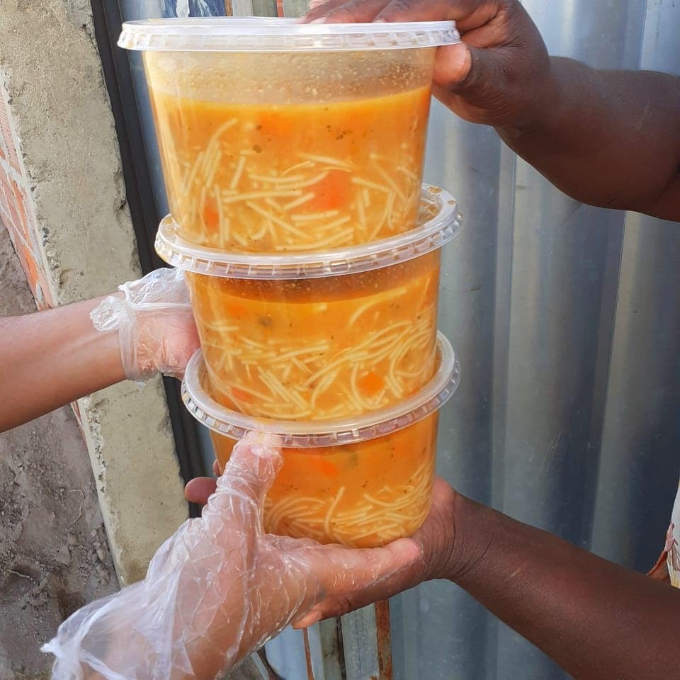 Prefeitura distribuiu 290 litros de sopa no Conjunto Ismael Ferreira
