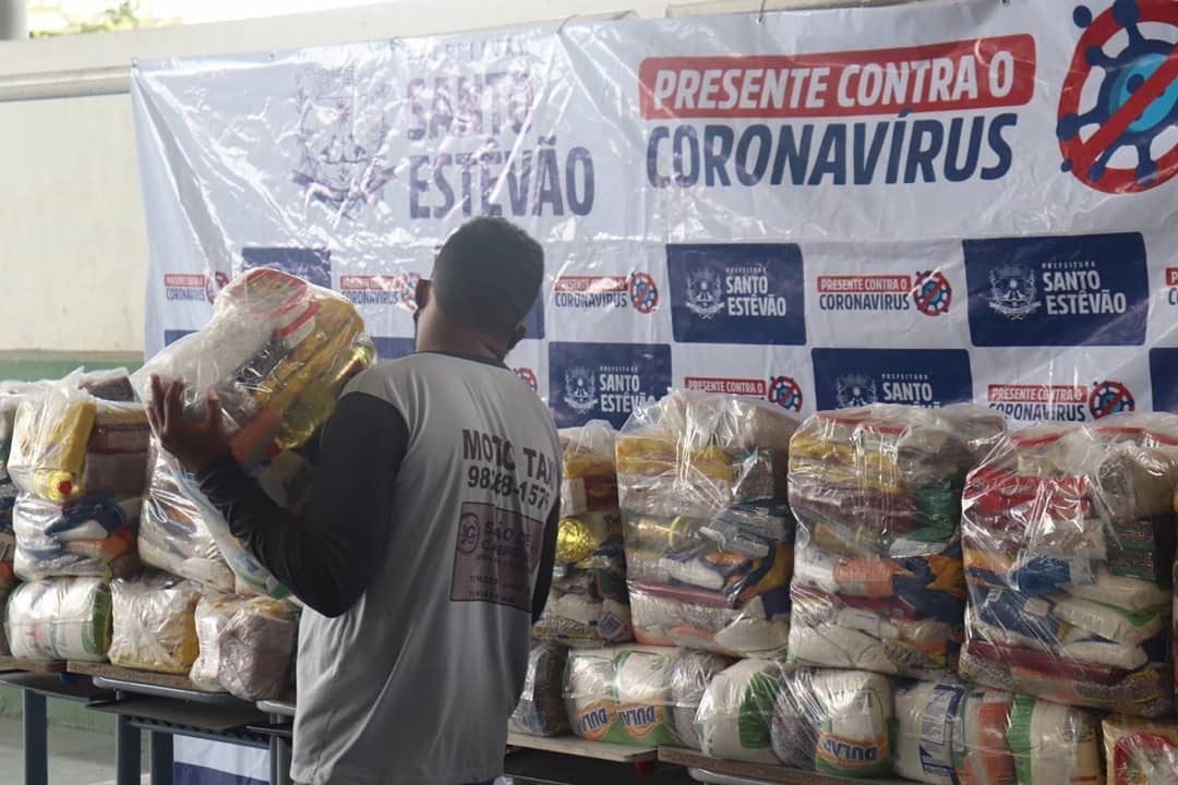 Governo Municipal entrega kits de alimentação para 243 mototaxistas da cidade