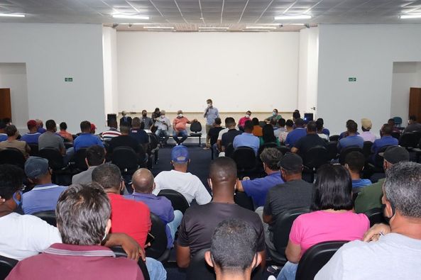 Reunião do prefeito Rogério Costa com motoristas da ASCAVERSE