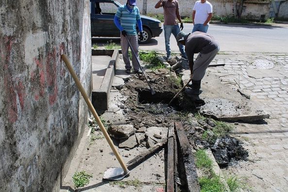SEOBS inicia serviço de limpeza e desobstrução das redes de drenagem na Avenida Dom José Botelho