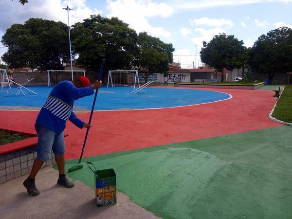 SEOBS realiza serviço de revitalização da Praça Valter Vieira de Oliveira
