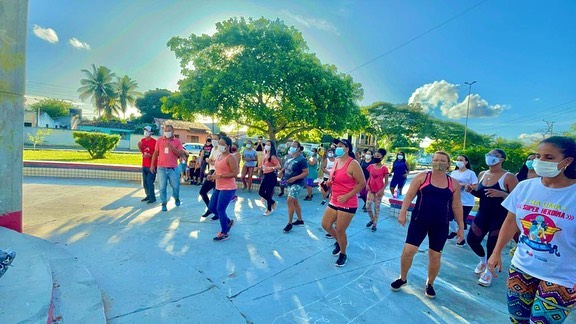 Muitas atividades de Saúde, dança e defesa pessoal aconteceram hoje (30) na praça do bairro Caixa D’água.