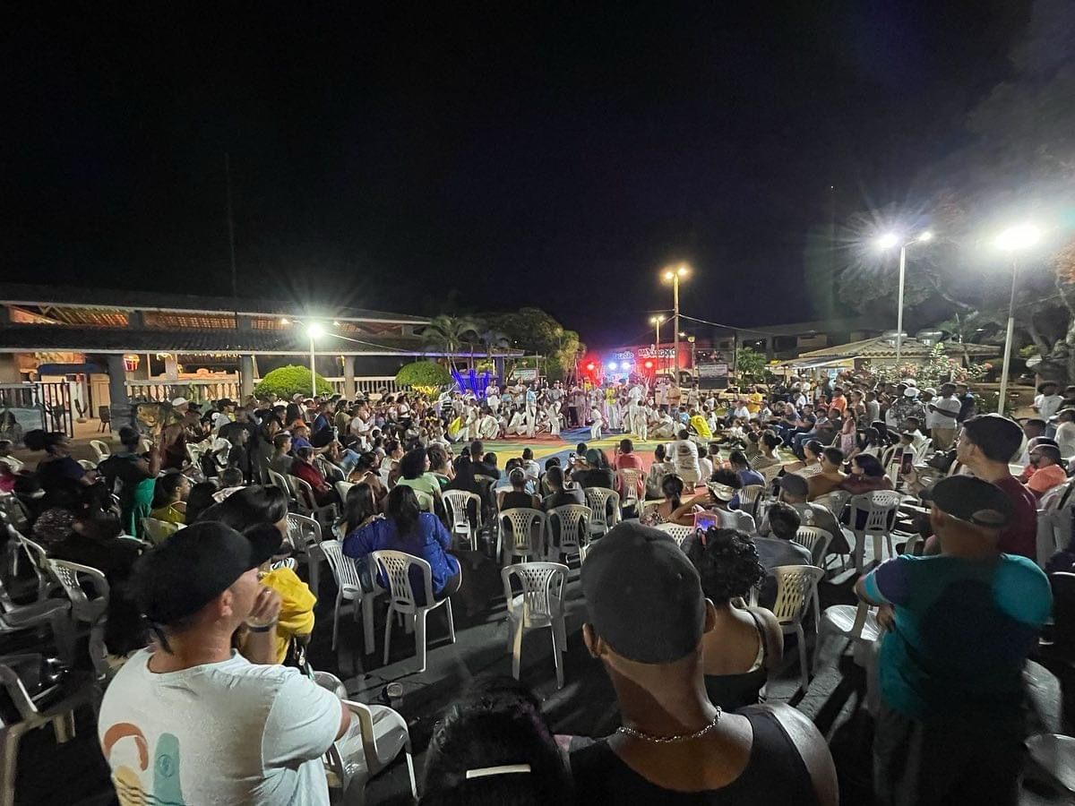 A Semana da Capoeira, foi palco de resgate e valorização da cultura afro-brasileira, na Praça 7 de Setembro, na noite de ontem(23), criada para comemorar o Dia da Consciência Negra e fortalecer ainda mais o nosso cen%C