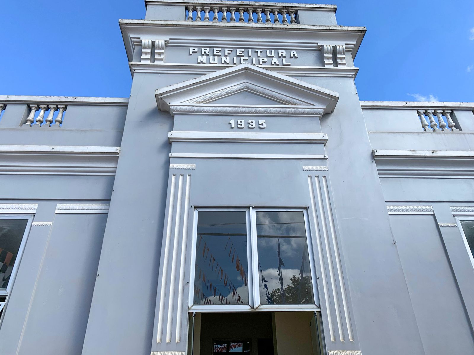 Prefeitura de Santo Estávão antecipa 13º e salário de junho para servidores municipais