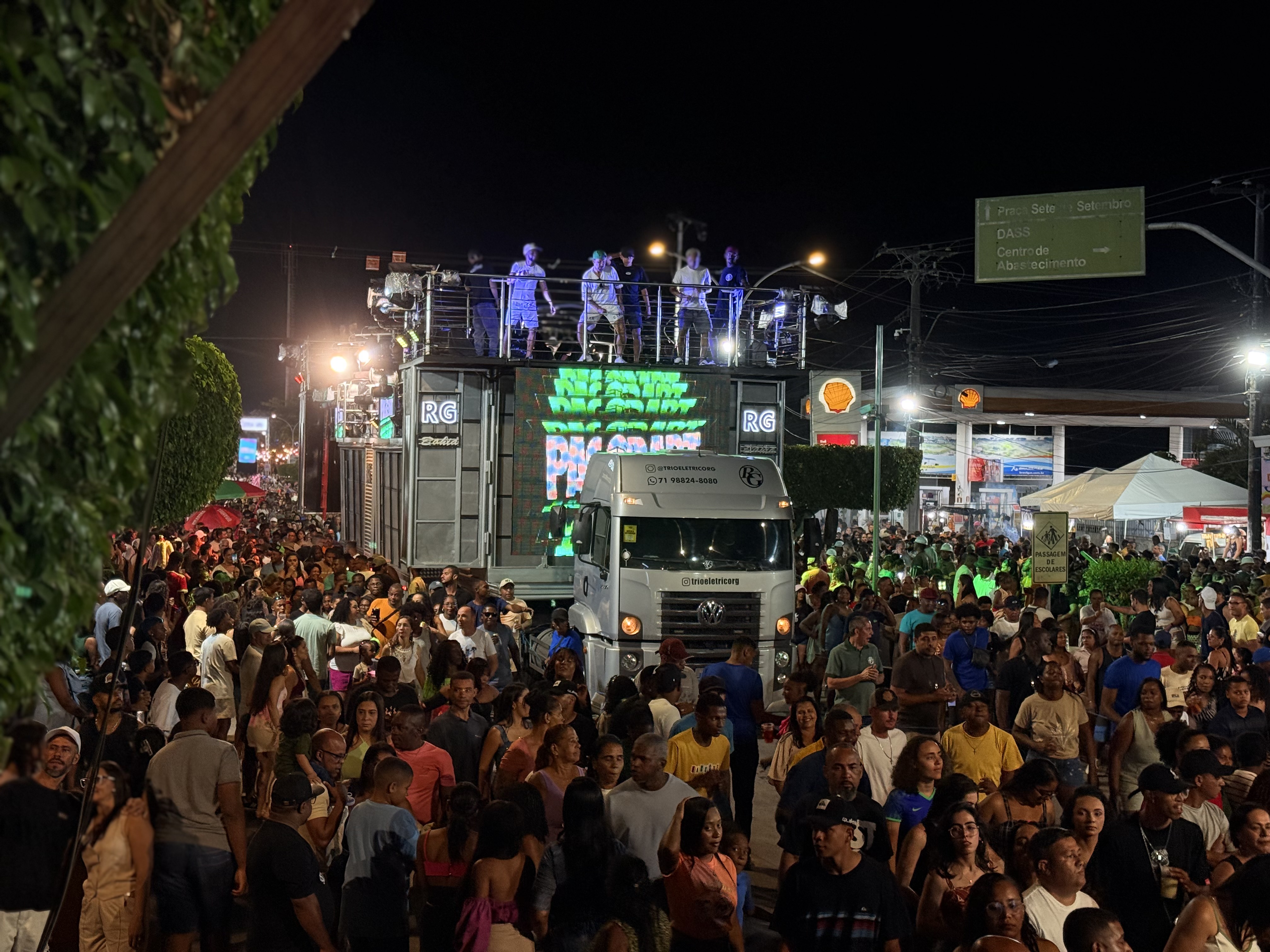 Cidade Folia se despede em clima de alegria no último dia da Micareta 2025 em Santo Estêvão