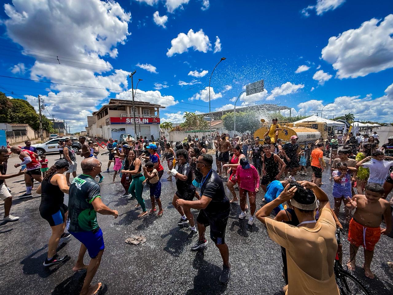 Primeiro domingo do Cidade Verão é sucesso e muda o ritmo da Av. Getúlio Vargas 